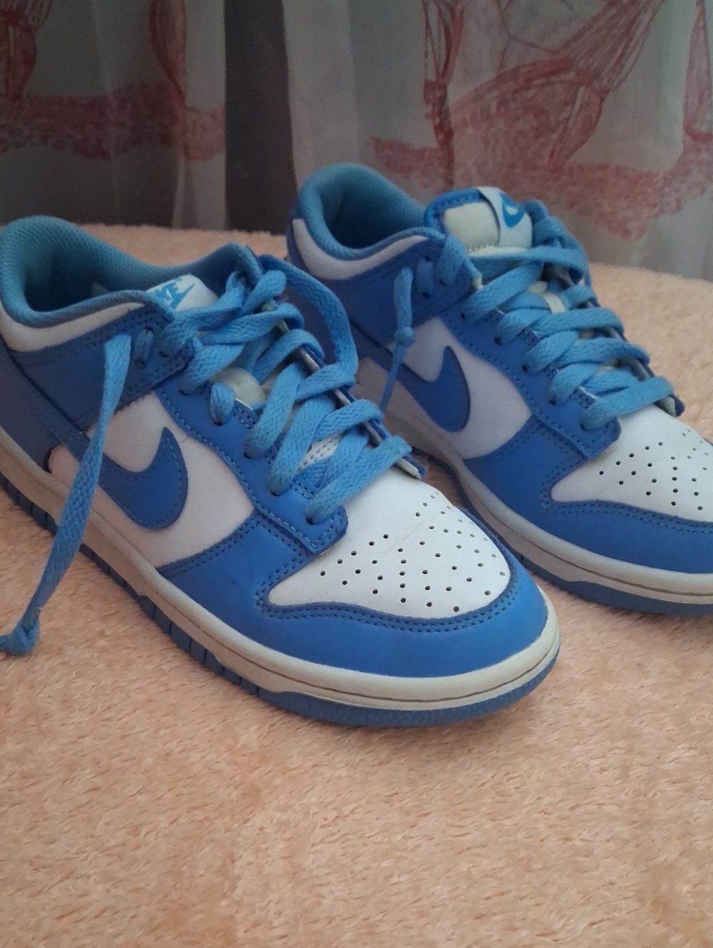 Nike Kids Low-Top Sneakers in Blue and White